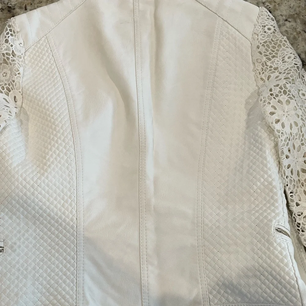 Coalition Downtown Off White‎ Jackets with faux leather look, lace sleeves